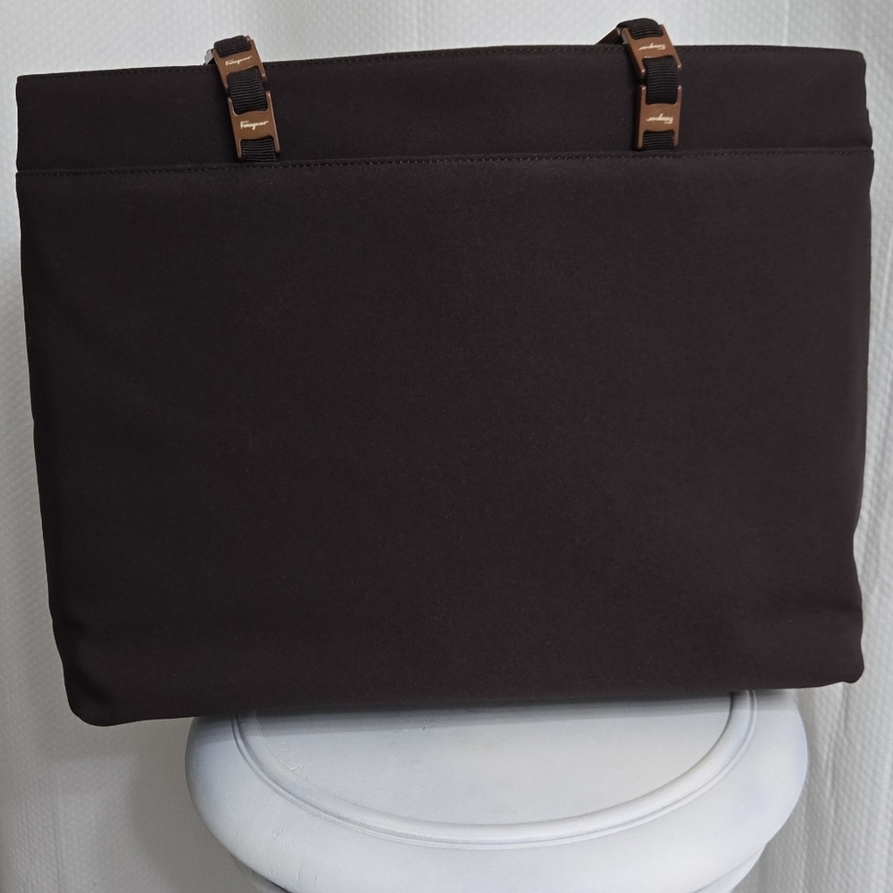 NWOT Salvatore Ferragamo Tote in Brown Nylon with Orange Vara Chain Straps - Picture 5 of 8